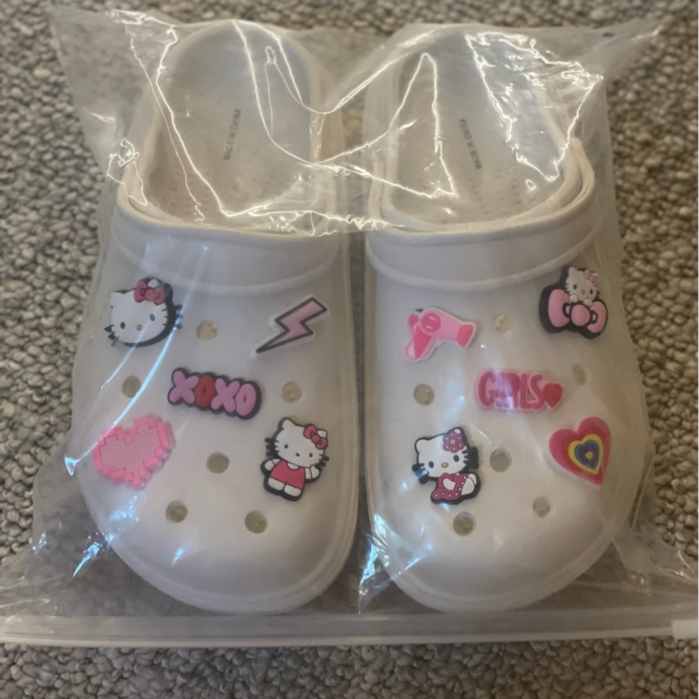 Hello Kitty White Clogs with Colorful Charms